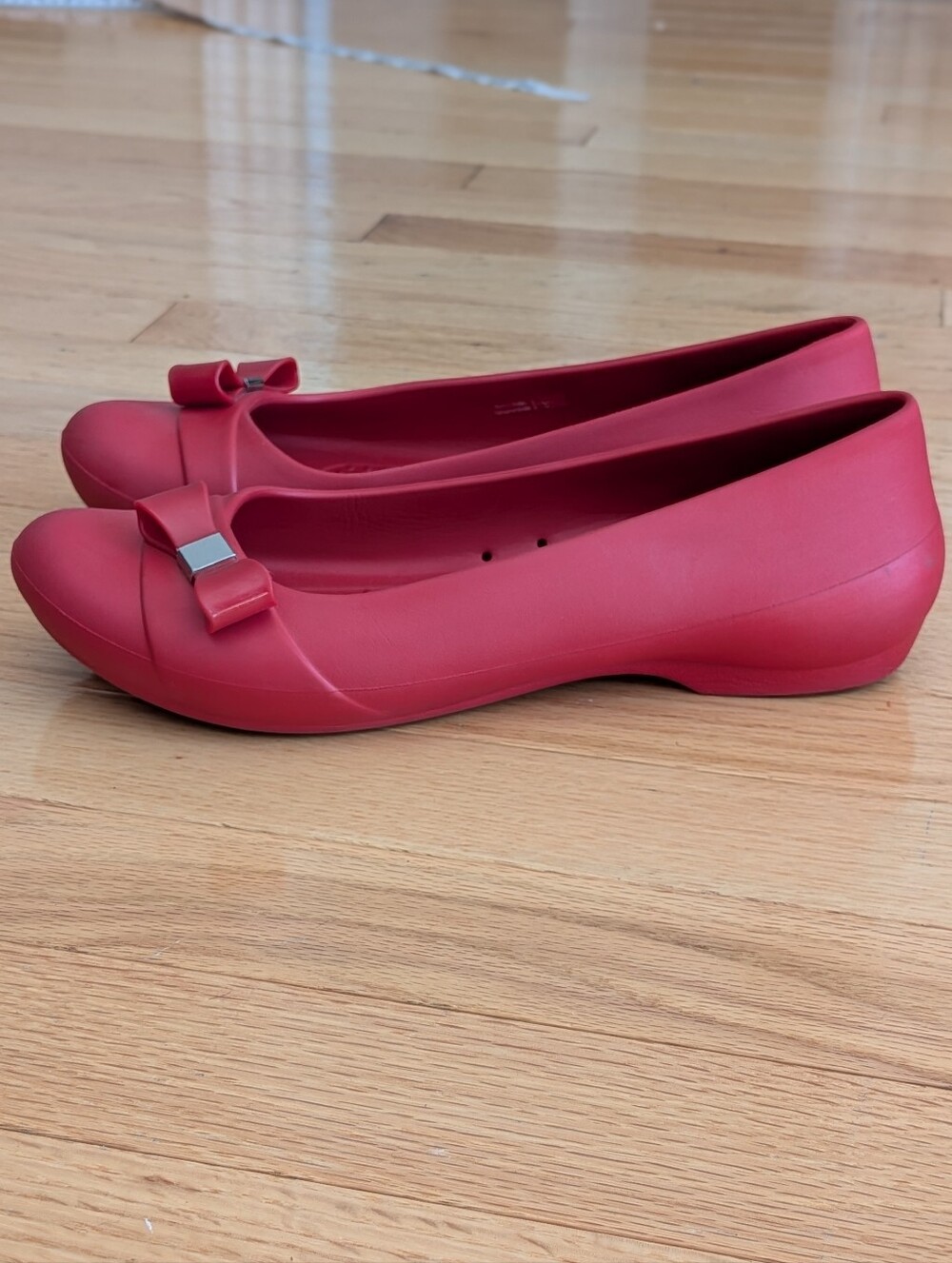 Crocs Gianna red ballerina round toe flat slip on shoes with bow size 8